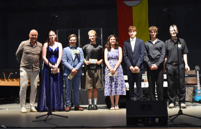 Feierliche Abschlussfeier für 125 Abgängerinnen und Abgänger